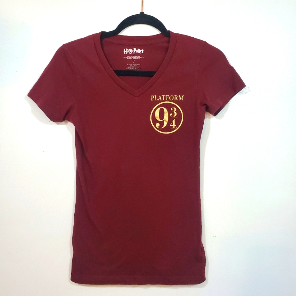 HARRY POTTER V Neck T-Shirt Platform 9 3/4 Maroon Size Medium
